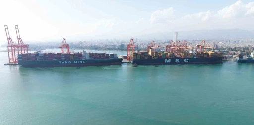 Mersin Limanı’nda tarihi gün: 400 metrelik mega gemi ilk kez demir attı

