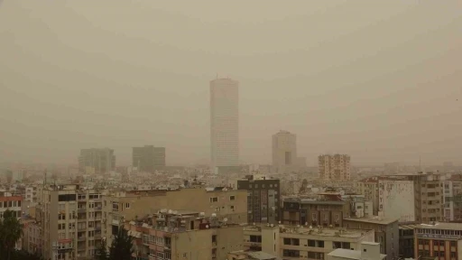 Mersin ve il&ccedil;elerinde toz taşınımı etkili oldu
