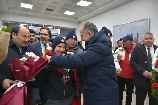 Meşaleler Dadaşların &ouml;zel gururları i&ccedil;in yandı
