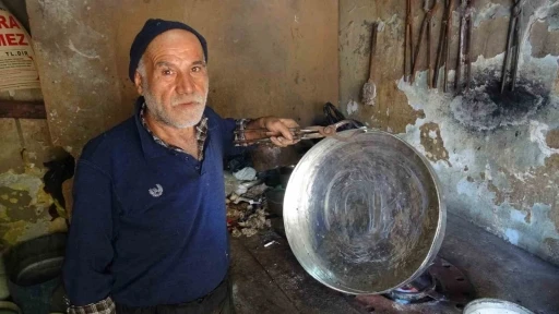 Meslekte 55 yılı geride bıraktı: Şimdi yetiştirecek &ccedil;ırak bulamıyor
