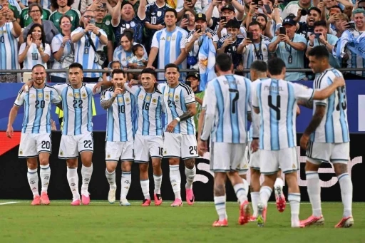 Messi&rsquo;nin tarihe ge&ccedil;tiği ma&ccedil;ta son şampiyon galibiyetle başladı
