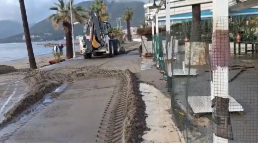 Meteoroloji uyardı, Marmaris&rsquo;te sağanak ve fırtına etkili oldu