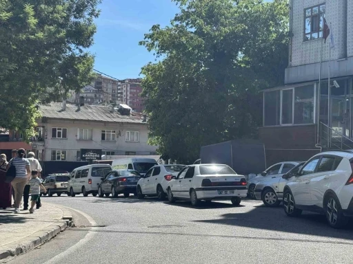 Metrelerce ara&ccedil; kuyruğu oluştu
