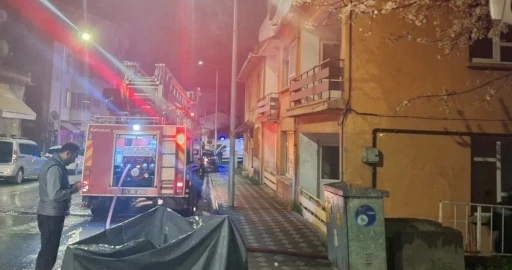 Metruk binada &uuml;st &uuml;ste 3 yangın
