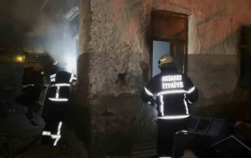Metruk evde &ccedil;ıkan yangın paniğe neden oldu
