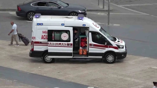 Meydanda merdivenlerden düşen şahıs yaralandı
