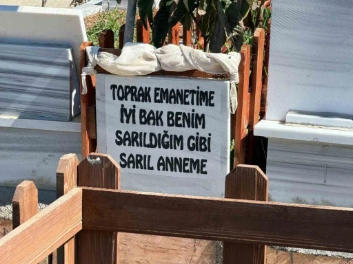 Mezar taşlarındaki her bir yazı h&uuml;zne boğuyor
