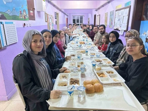 Mezun öğrencilerin katılımıyla iftar yapıldı
