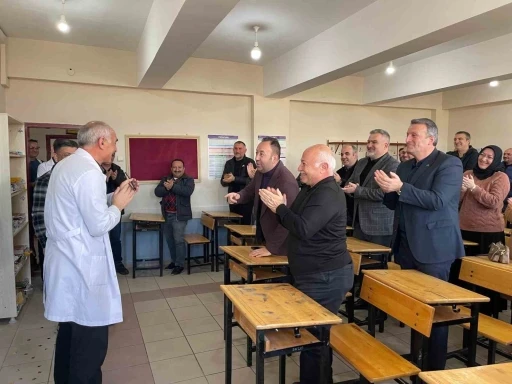 Mezun &ouml;ğrencilerinden &ouml;ğretmenlerine unutulmaz veda
