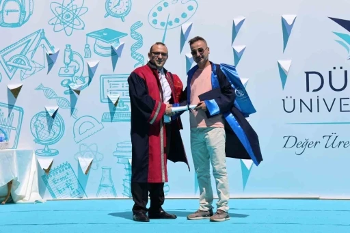 Mezun oldular kep fırlattılar
