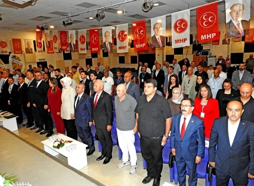 MHP &Ccedil;eşme&rsquo;de Galip Ulu&ccedil;am yeniden başkan se&ccedil;ildi
