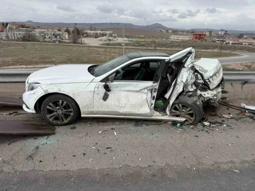 MHP eski milletvekilinin oğlunun yaralandığı kaza kamerada
