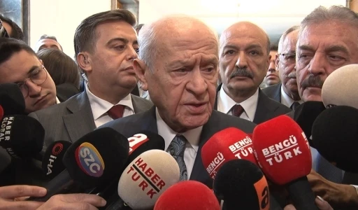 MHP lideri Bah&ccedil;eli: "CHP beraber olduğu insanları olanları k&uuml;&ccedil;&uuml;mseyerek yoluna devam edeceği yere milletle buluşmayı tercih etsin"
