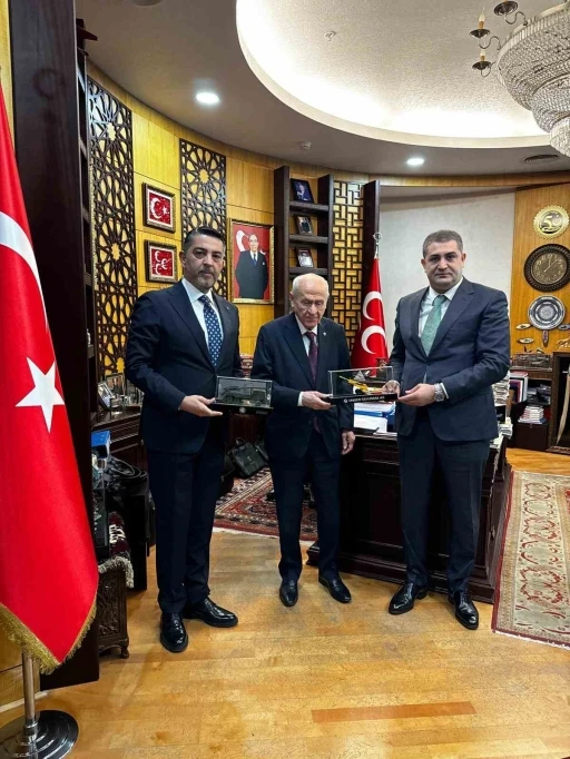MHP Lideri Bahçeli, &quot;Gökbörü&quot; hava savunma sistemlerinin üreticisi Günay Önder’i kabul etti
