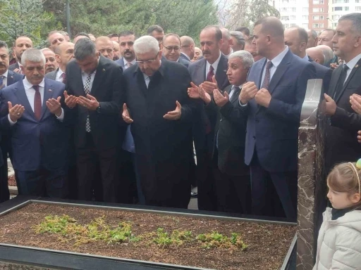 MHP’nin Kurucu Lideri Alparslan Türkeş, mezarı başında anıldı
