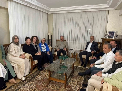 MHP, &quot;Terörsüz Türkiye&quot; hedefiyle kapı kapı vatandaşla buluşuyor
