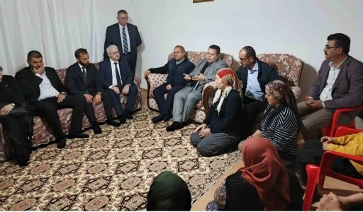 MHP Salihli Teşkilatı &quot;Hayırlı Günler Komşum&quot; ziyaretlerine başladı
