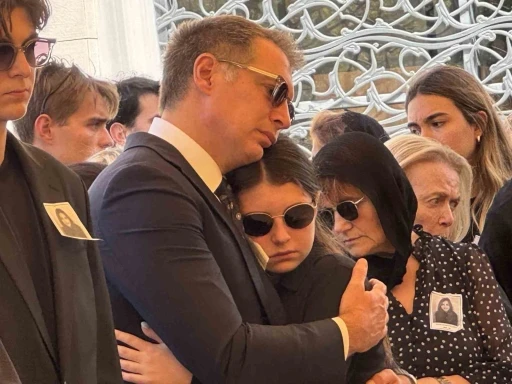 Miami’de hayatını kaybeden 19 yaşındaki Defne Akçakayalıoğlu son yolculuğuna uğurlandı
