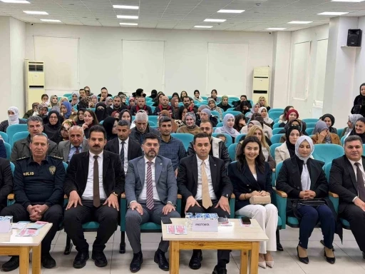 Midyat’ta &quot;koruyucu aile hizmet modeli&quot; bilgilendirme toplantısı düzenlendi
