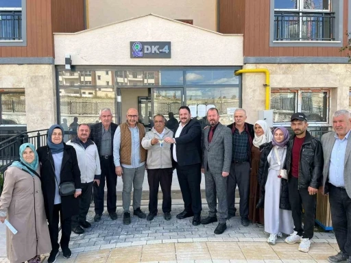 Mihalıççık’ta depreme dayanıklı konutların hak sahiplerine teslimi başladı

