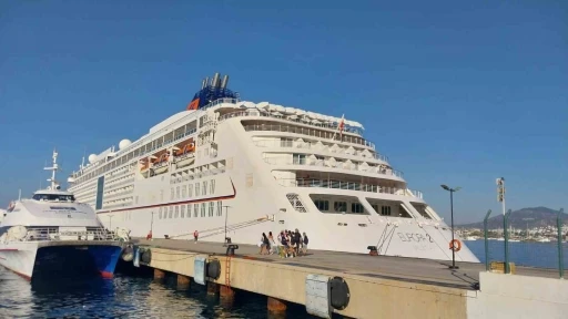 Dev Kruvaziyer &quot;Europa 2&quot; Bodrum'da