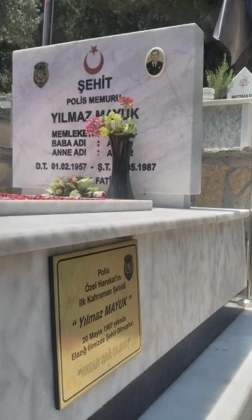 Milas Şehir Mezarlığı’ndaki özel harekat polisinin şehitliği yenilendi