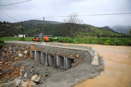 MİLAS&rsquo;TA &Ccedil;&Ouml;KEN K&Ouml;PR&Uuml; 26 SAATTE ULAŞIMA A&Ccedil;ILDI