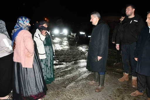 Milletvekili Arslan Tatar Kasrik&rsquo;teki sel b&ouml;lgesinde incelemelerde bulundu
