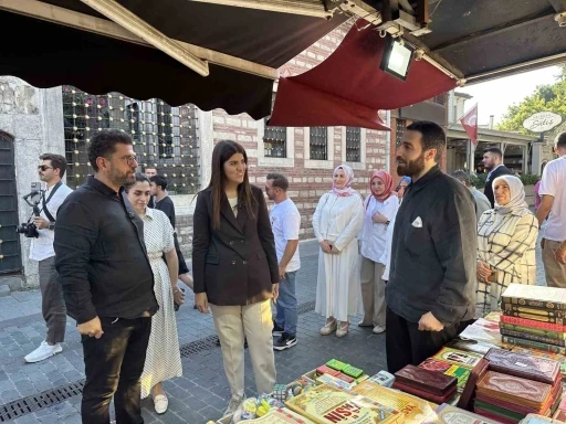 Milletvekili Ayaydın, Eyüpsultan’da aşure dağıttı: &quot;Paylaştıkça birliğimiz güçleniyor&quot;
