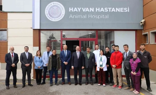 Milletvekili Fırat’tan Atatürk Üniversitesi hayvan hastanesine ziyaret
