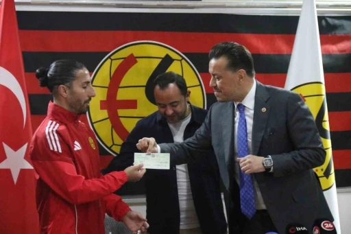 Milletvekili Hatipoğlu&rsquo;ndan Eskişehirspor&rsquo;a 5 milyon TL&rsquo;lik destek
