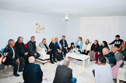 Milletvekili &Ouml;lmeztoprak&rsquo;tan deprem &ccedil;alışmaları, ziyaretler ve vatandaş buluşmaları
