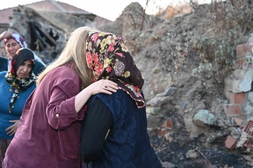 Milletvekili Ölmeztoprak’tan evi yangından etkilenen aileye ziyaret
