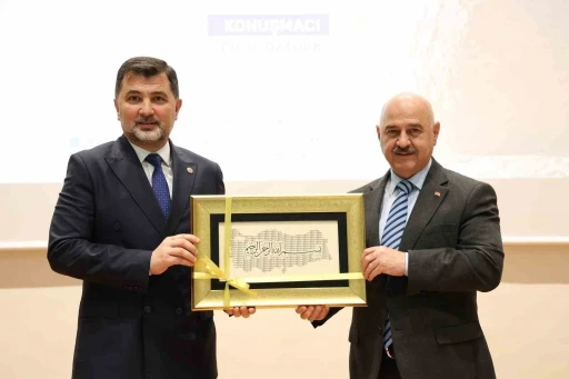 Milletvekili &Ouml;zt&uuml;rk "&Ouml;ğrenciler isimsiz kahramanlar"
