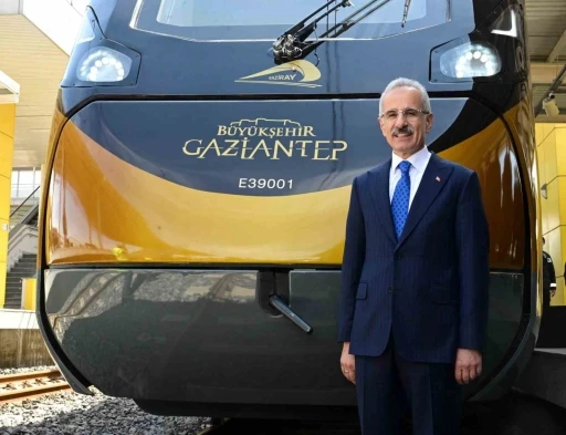 Milli Banliyö Tren Seti Projesi kapsamında üretilen dördüncü tren seti Gaziantep Büyükşehir Belediyesi’ne ulaştı
