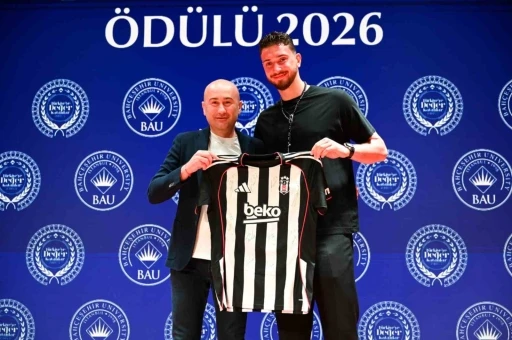 Milli basketbolcu Alperen Şeng&uuml;n&rsquo;e T&uuml;rkiye&rsquo;ye Değer Katanlar &Ouml;d&uuml;l&uuml;
