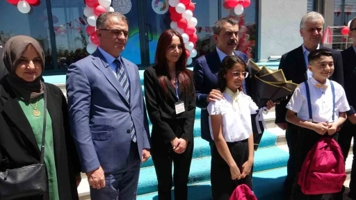 Milli Eğitim Bakanı Tekin, Erciş Bilim ve Sanat Merkezi’nin açılışını yaptı

