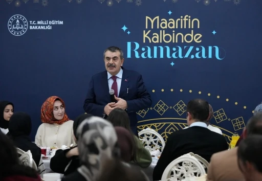 Milli Eğitim Bakanı Tekin, Erzurum&rsquo;da şehit aileleri ve gazilerle buluştu, ilk iftarını &ouml;ğrencilerle a&ccedil;tı
