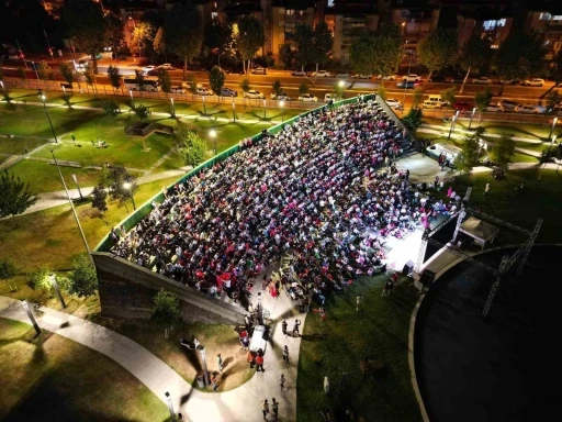 Milli heyecan iki noktada yaşanacak: B&uuml;y&uuml;kşehir&rsquo;den iki dev ekran
