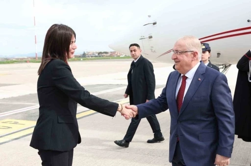 Milli Savunma Bakanı G&uuml;ler, İtalya&rsquo;da