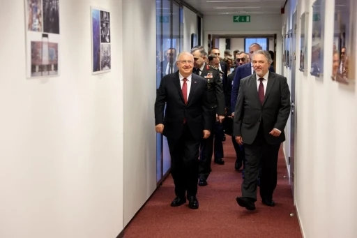 Milli Savunma Bakanı G&uuml;ler, NATO Karargahı&rsquo;nda
