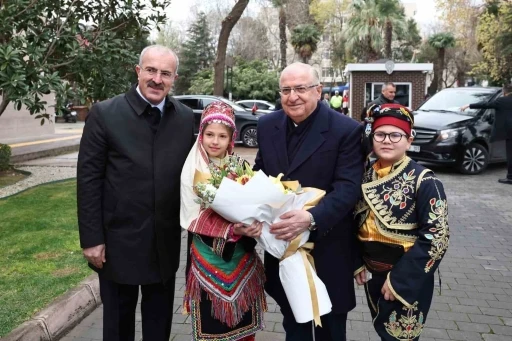 Milli Savunma Bakanı Yaşar G&uuml;ler, &Ccedil;anakkale Valiliğini ziyaret etti

