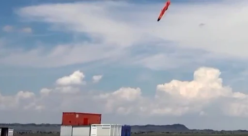 Milli seyir füzesi SOM, yerli turbojet motorla hedefi tam isabet vurdu
