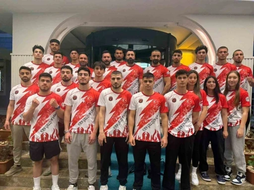 Milli sporcuların y&uuml;ksek irtifa durağı Van oldu: Şampiyonalar &ouml;ncesi g&uuml;&ccedil; depoladılar
