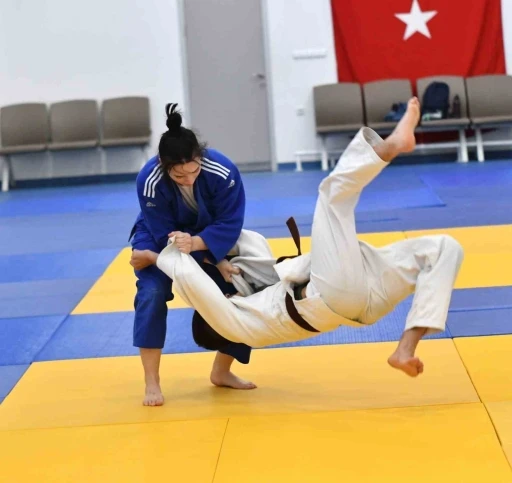 Milli takım hedefi için İzmir-Manisa arası mekik dokuyor

