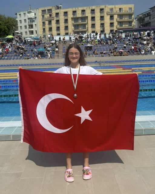Milli y&uuml;z&uuml;c&uuml; Ecrin &Ccedil;evik&rsquo;ten uluslararası başarı
