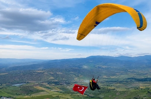 Millilere g&ouml;ky&uuml;z&uuml;nden destek
