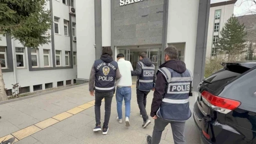 Milyonluk vurgun yaptı, şehir şehir ka&ccedil;arken yakayı Ankara&rsquo;da ele verdi
