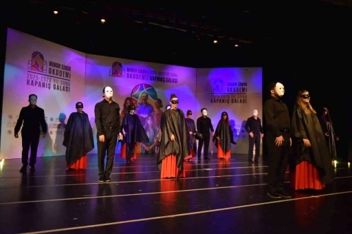 Mimar Sinan Akademi&rsquo;den yıl sonuna &ouml;zel sanat performansı
