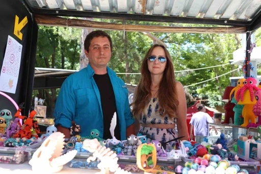 Mimarlığı bırakıp &ccedil;ocuklar i&ccedil;in "sihirli" at&ouml;lye kurdular
